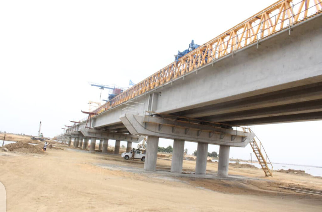 PONT SUR LE LOGONE RELIANT LE CAMEROUN AU TCHAD RÉCEPTIONNER AVEC SUCCÈS
